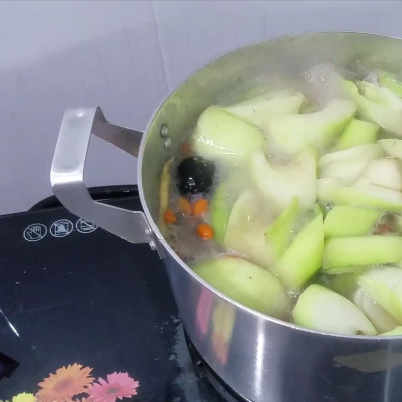Thành phẩm lẩu mắt cá ngừ đại dương thuốc bắc thơm lừng