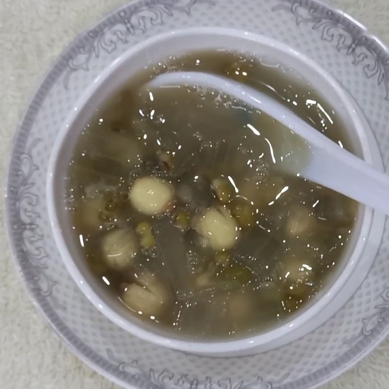 Món chè hạt sen nha đam đậu xanh thanh mát, hấp dẫn
