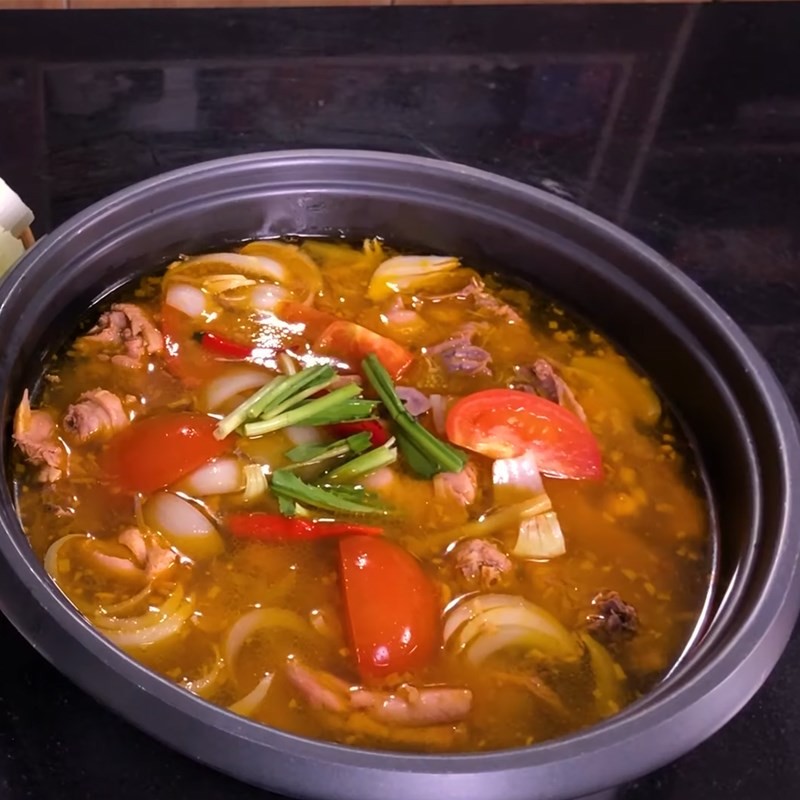 Cận cảnh tô canh bông hẹ đậu hũ non hấp dẫn