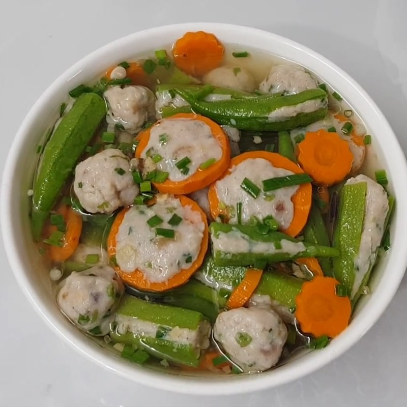 Tô canh đậu bắp nhồi chả cá thác lác thơm ngon đã sẵn sàng