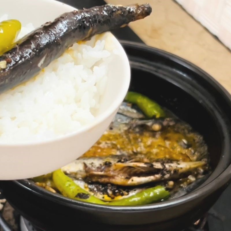 Cận cảnh tô canh đậu bắp nhồi chả cá thác lác