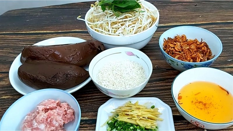 Nguyên liệu tươi ngon để làm cháo huyết
