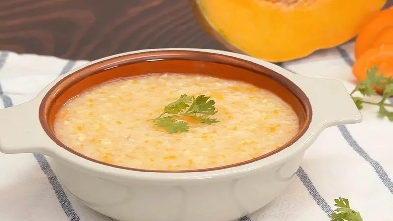 Bát cháo sườn bí đỏ thơm ngon, bổ dưỡng dành cho bé ăn dặm