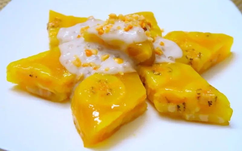 Chè chuối hấp nước cốt dừa béo ngậy, công thức cách nấu chè chuối không bị chát.