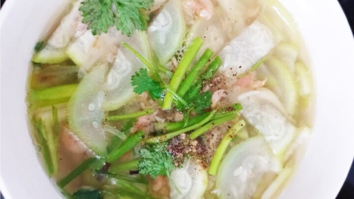 Canh bầu với tôm khô thơm ngon bổ dưỡng