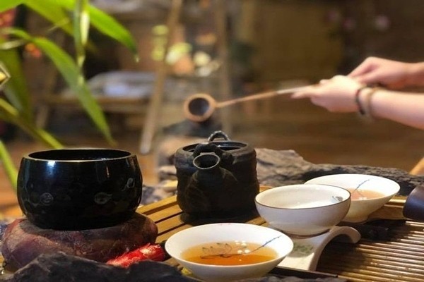 Thưởng thức món bánh truyền thống cùng trà, trải nghiệm ẩm thực Quảng Nam