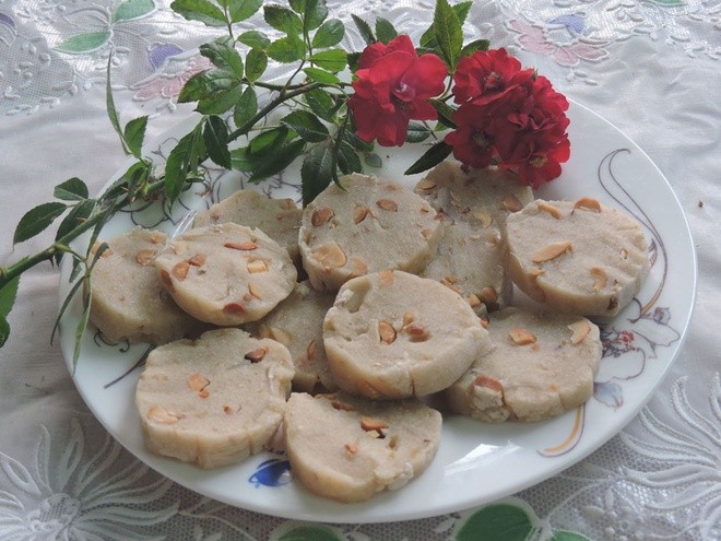 Đĩa bánh da lăn truyền thống của ẩm thực Hội An