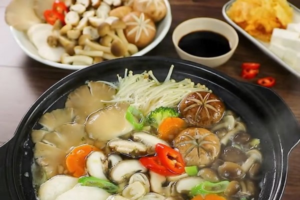 Thưởng thức lẩu nấm chay thanh đạm và bổ dưỡng