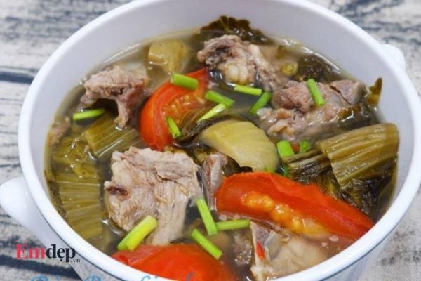 Canh dưa chua sườn heo chống ngán ngày hè