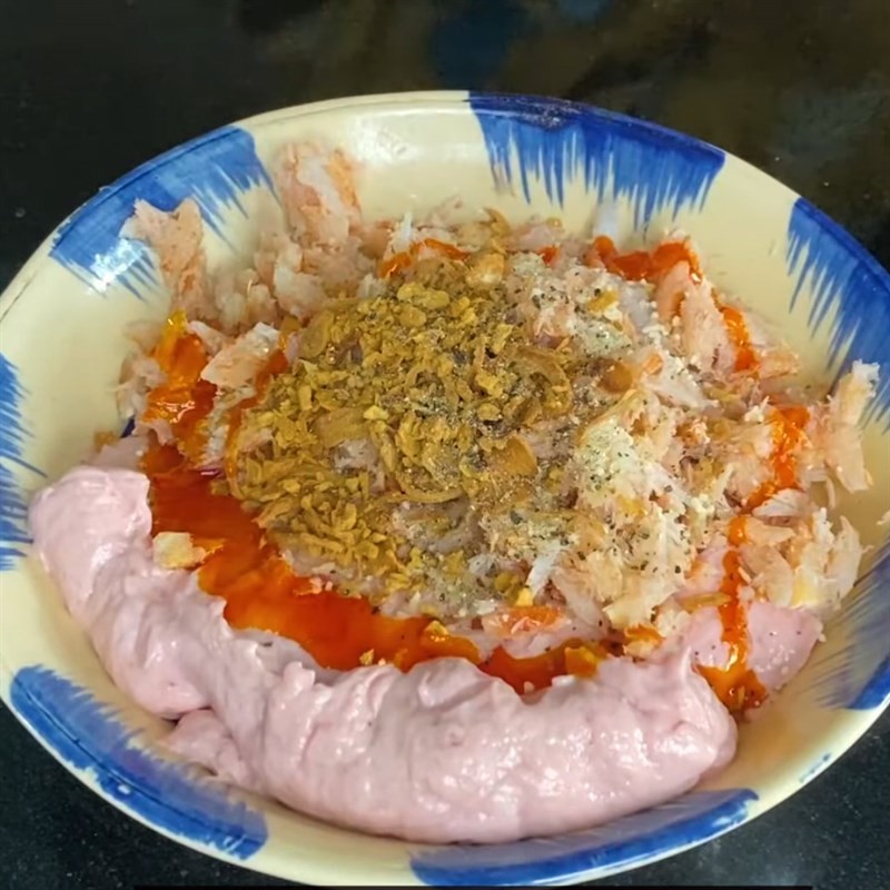 Bước 3 Hỗn hợp chả cua đã được trộn đều