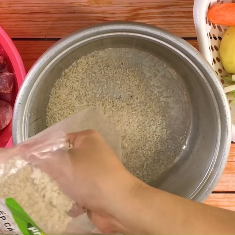 Bước 3 Trộn gạo Cháo sườn rau củ