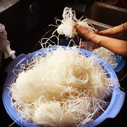 Gói bánh phở khô nguyên chất, lựa chọn tiện lợi cho cách nấu bánh phở ngon tại nhà