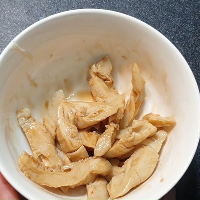 Mì căn đã ướp gia vị đều tay