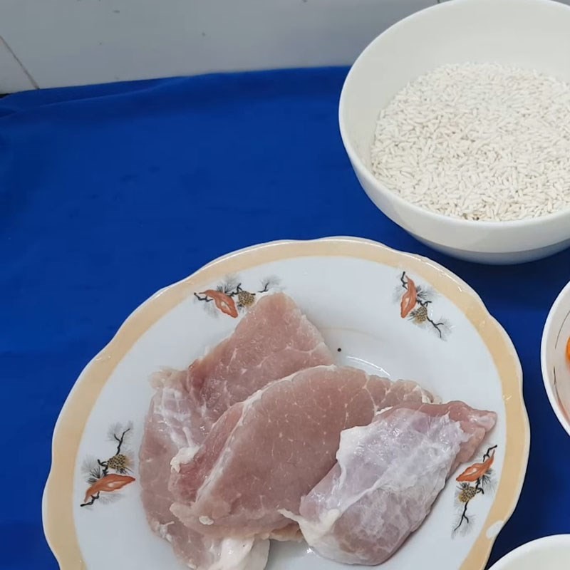 Thịt heo đã ướp gia vị đều tay và thấm