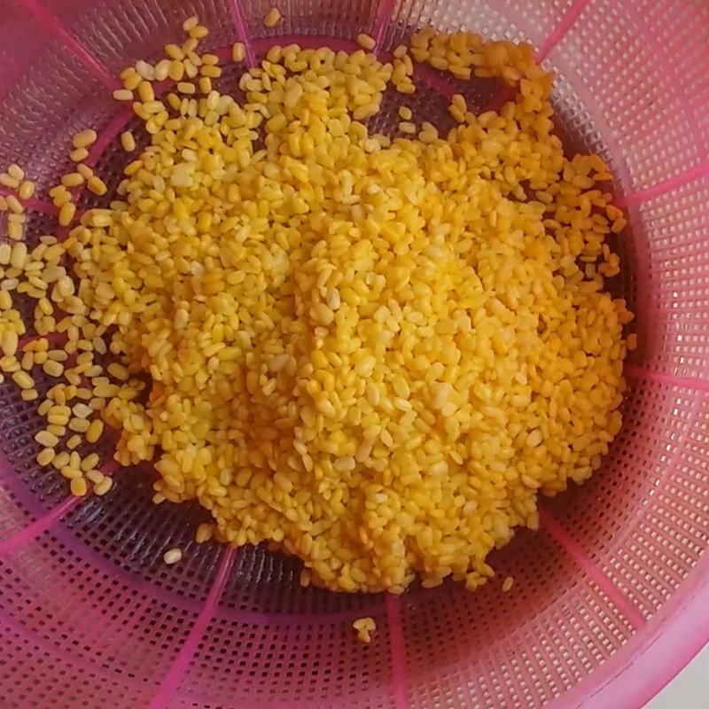 Các bước sơ chế đậu xanh làm chè khoai đậu xanh