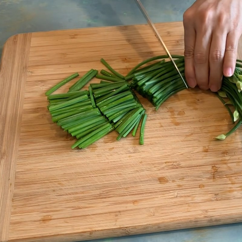 Bông hẹ tươi xanh đã được cắt khúc