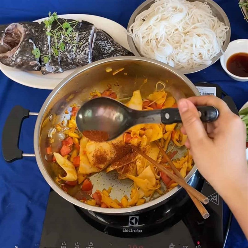 Bước 4 Xào các nguyên liệu Lẩu mắm ruốc (công thức được chia sẻ từ người dùng)