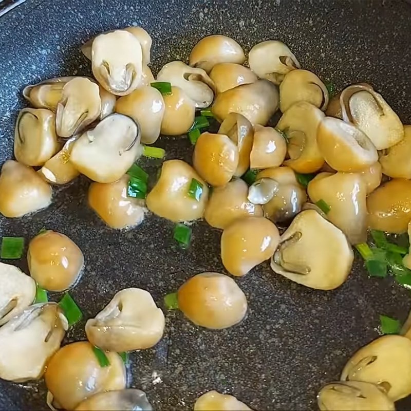 Phi thơm hành lá với dầu ăn