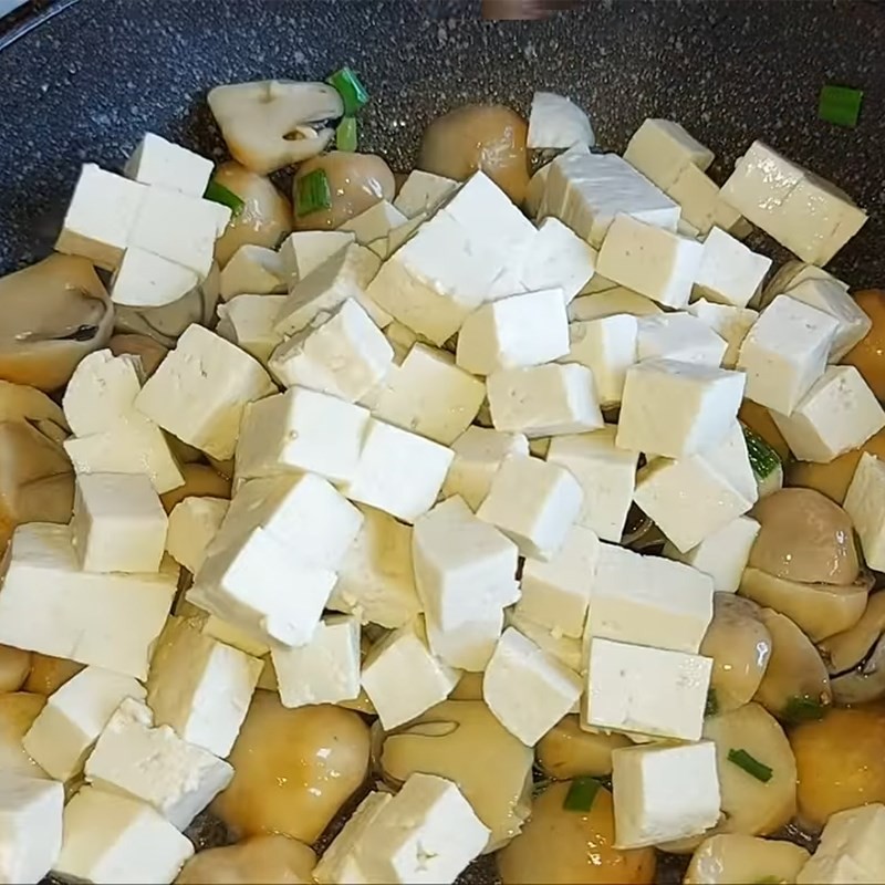 Xào nấm rơm và tàu hũ trắng