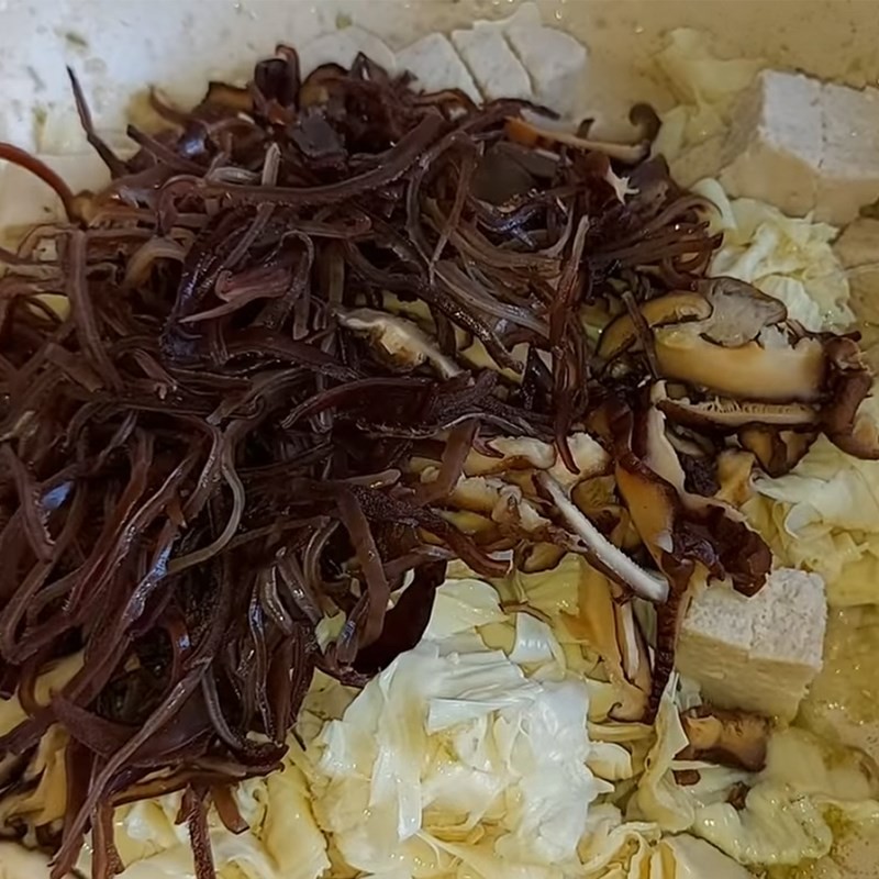 Xào nhân hem chay, tàu hũ ky và nấm