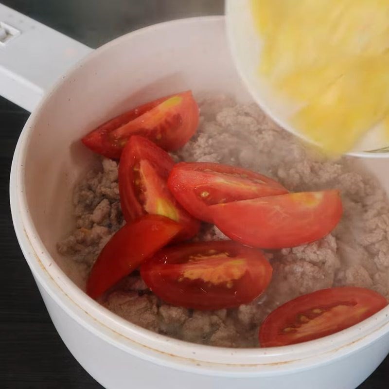 Bước 3 Xào rau củ Canh chua thịt băm