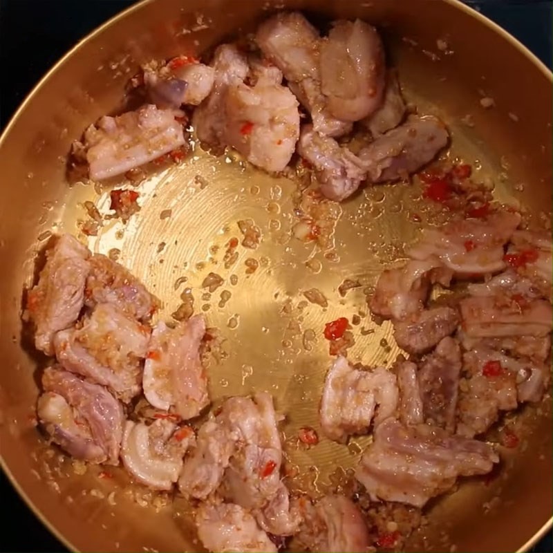Bước 3 Xào sơ thịt với cá basa Lẩu mắm ruốc