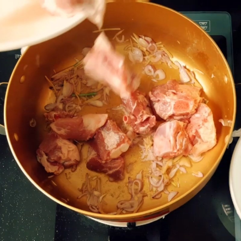 Bước 3 Xào sườn heo Cháo sườn đậu xanh