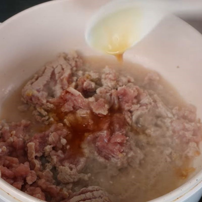 Bước 2 Xào thịt Canh chua thịt băm
