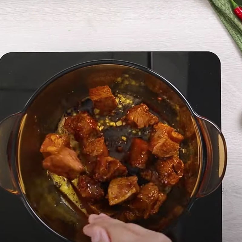 Xào thịt bò với tỏi và bơ
