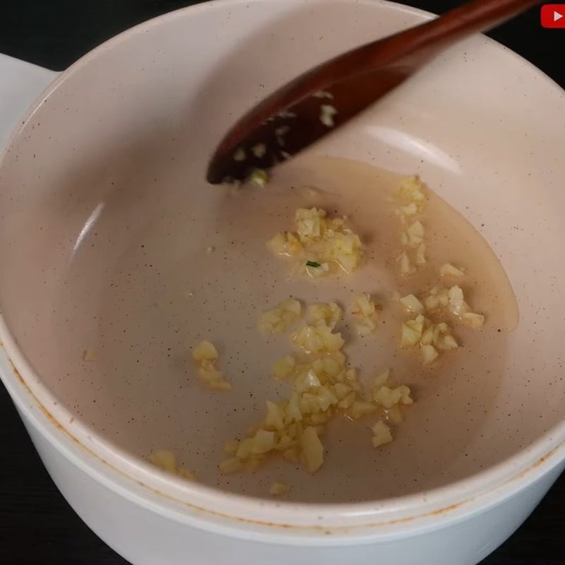 Bước 2 Xào thịt Canh chua thịt băm