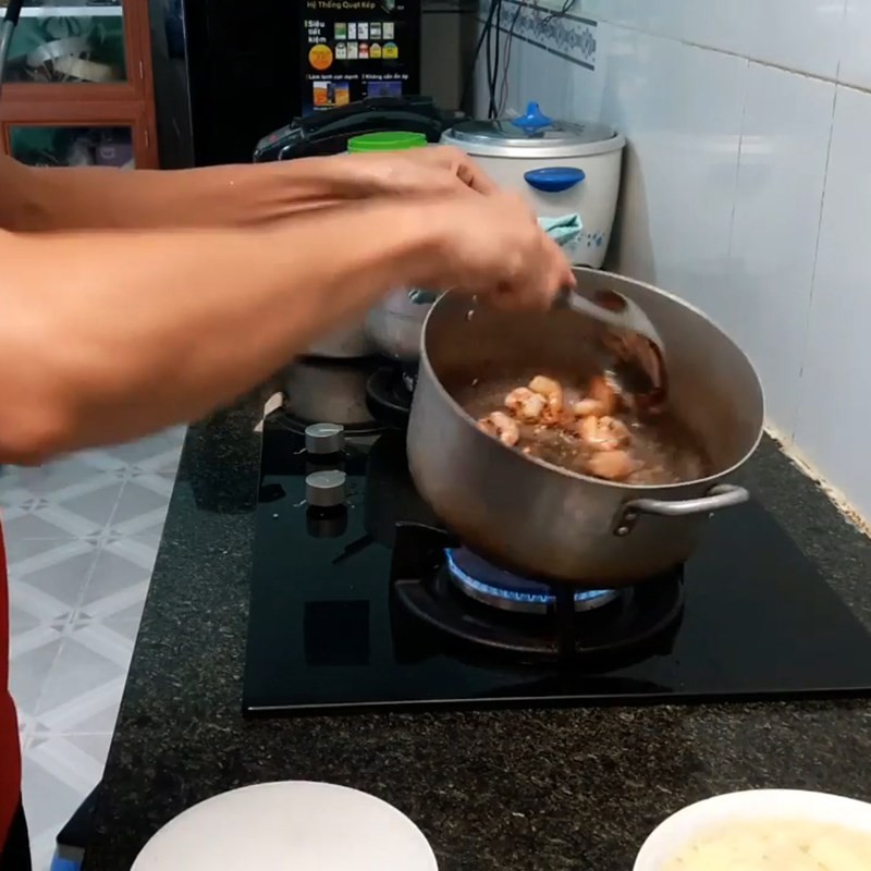 Tôm tươi xào thơm dậy mùi