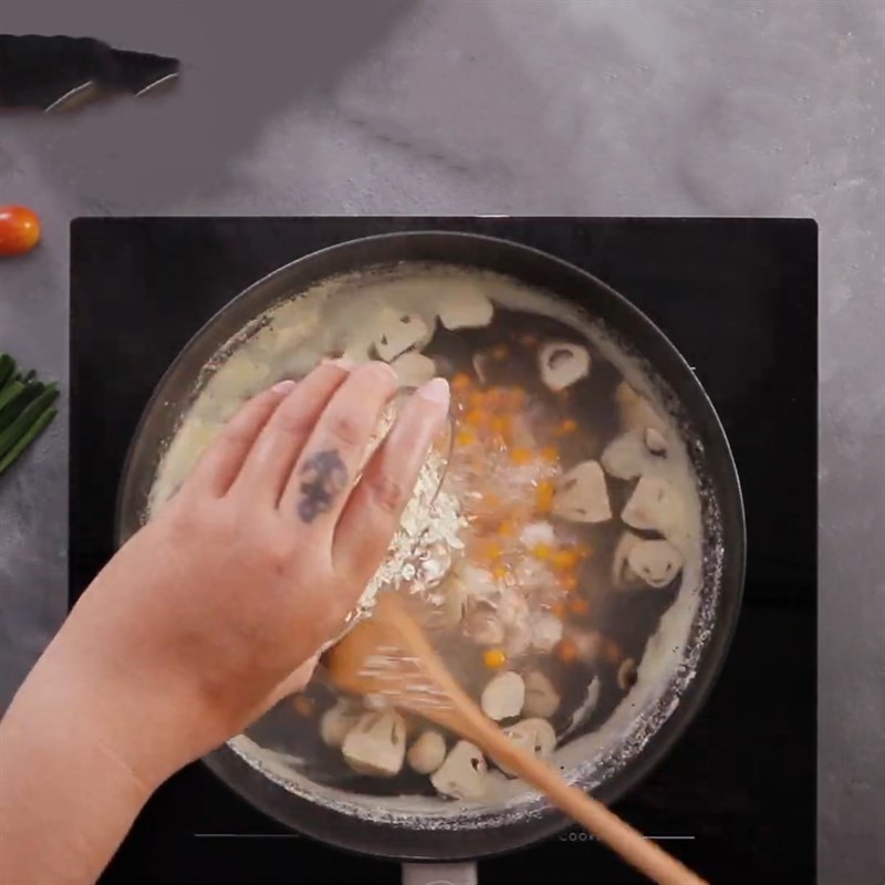 Cho yến mạch vào nồi súp
