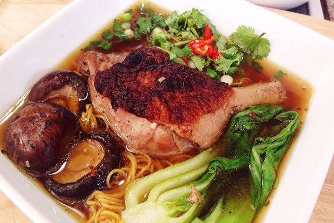 Cách nấu vịt tiềm miền Nam với nước dừa thơm ngon