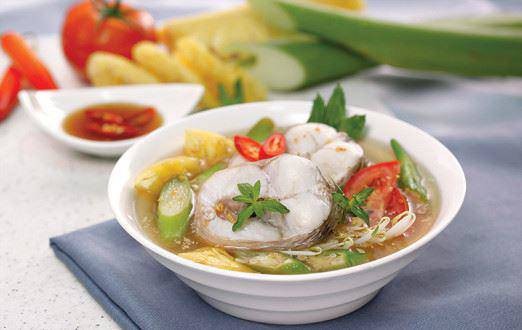 Canh chua cá hú với dứa thanh mát
