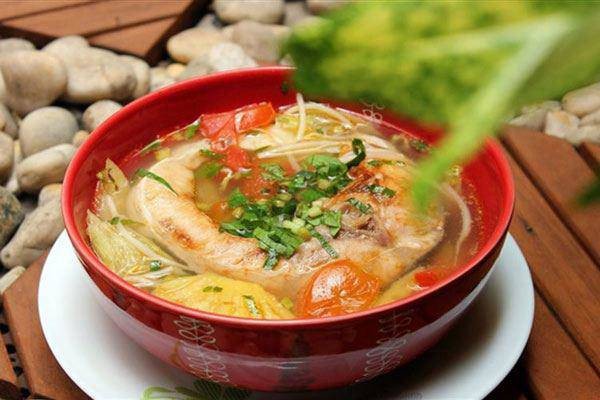 Canh chua cá bớp với dứa và măng chua bổ dưỡng