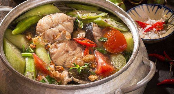 Canh chua cá thu với dứa và dưa chua đậm đà