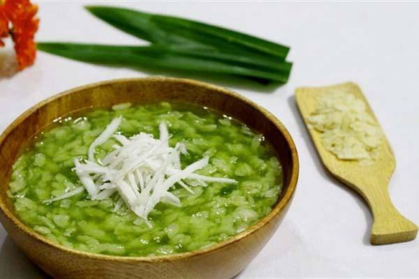 Bát chè cốm xanh dẻo thơm, thanh mát, là món chè truyền thống dễ làm.