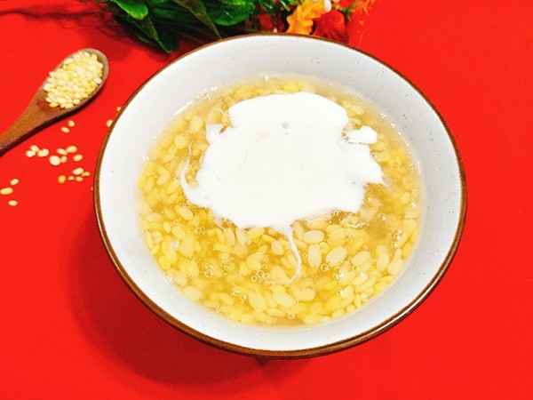 Bát chè đậu xanh cốt dừa sánh mịn, thơm béo, hướng dẫn cách nấu chè ngon dễ làm.