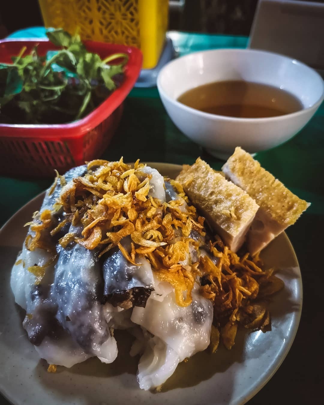 Bánh cuốn Việt Nam, một ví dụ về ẩm thực châu Á cân bằng, gợi nhớ về sự tinh tế trong cách nấu món ăn Philippines