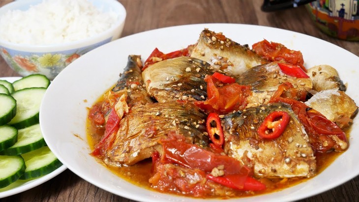 Đĩa cá bạc má kho cà chua hoàn chỉnh, đậm đà và hấp dẫn