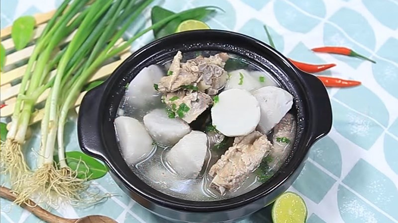 Canh xương heo khoai môn ngọt bùi, thơm lừng