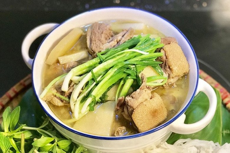 Canh vịt nấu măng chua đậm đà, hấp dẫn sau khi hoàn thành