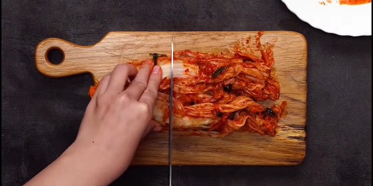 Kim chi cải thảo cắt khúc cho món lẩu ghẹ