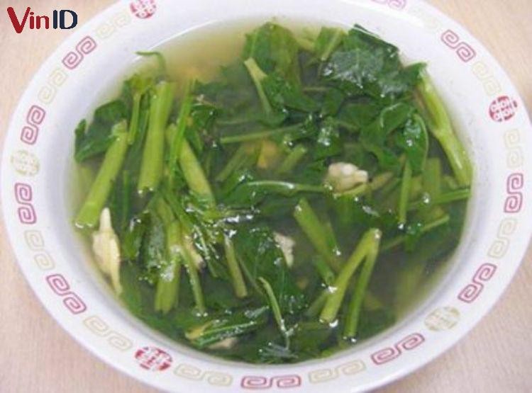 Món canh rau muống gừng có vị ấm nồng, thích hợp cho ngày lạnh