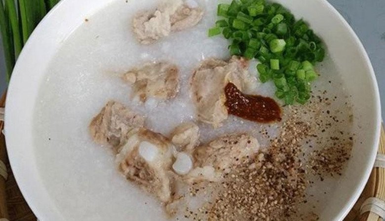 Cháo sườn nấu bằng nồi cơm điện vừa nhanh, tiện lại thơm ngon