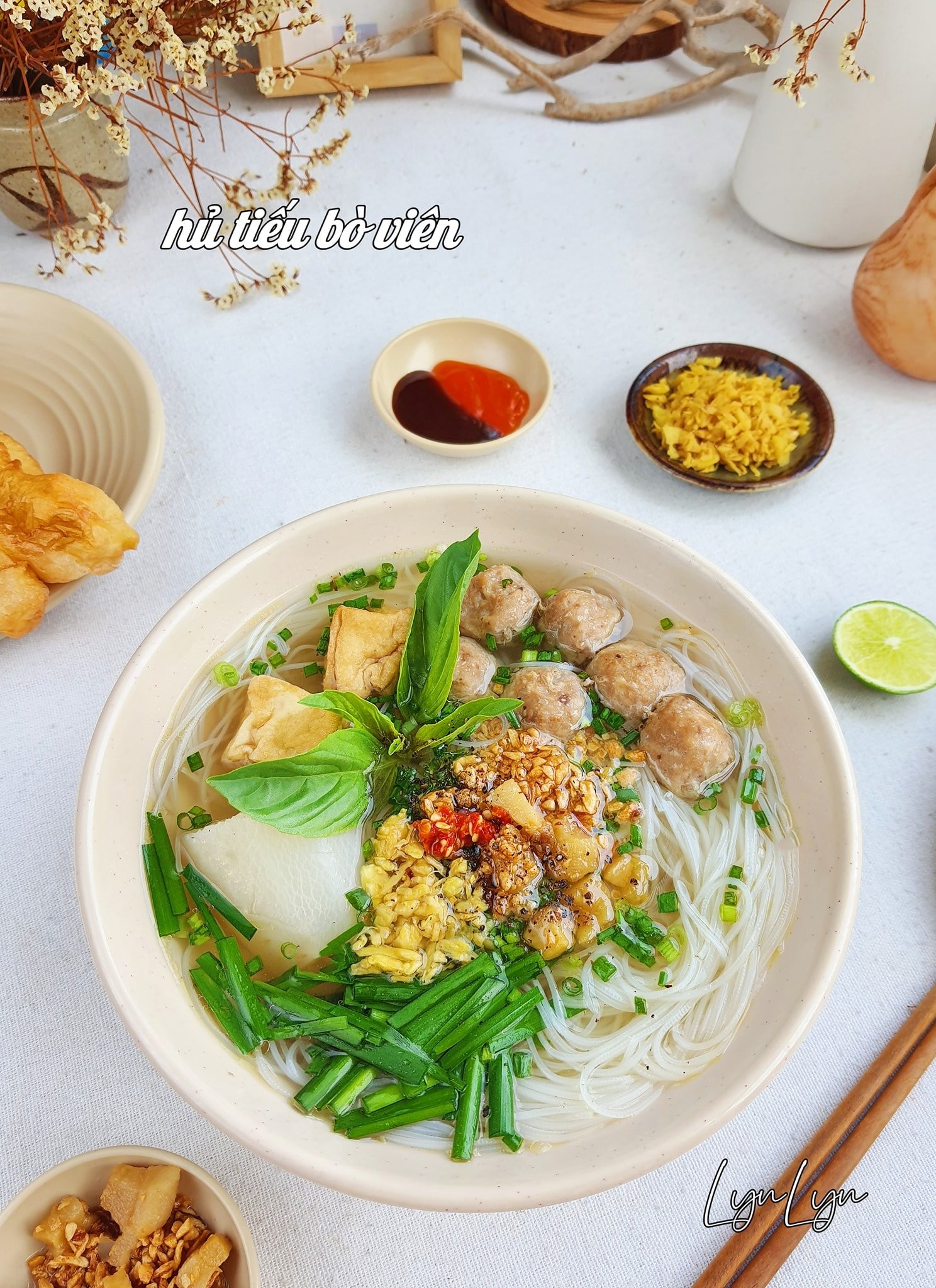 Cách nấu hủ tiếu xương bò thơm ngon, đậm đà cho bữa sáng thêm ấm bụng - Ảnh 4.