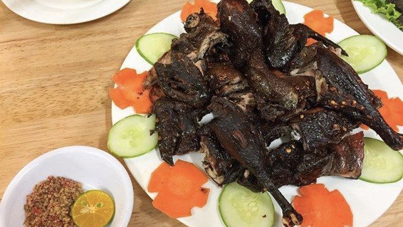 Gà ác nướng lá chanh vàng ươm, công thức chế biến gà ác ngon với hương vị đặc trưng