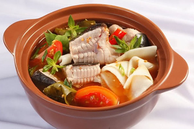Thành phẩm sau khi làm cá lăng nấu dưa chua miền Nam