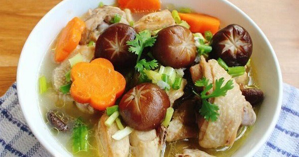 Bát canh gà nấm đã hoàn thành