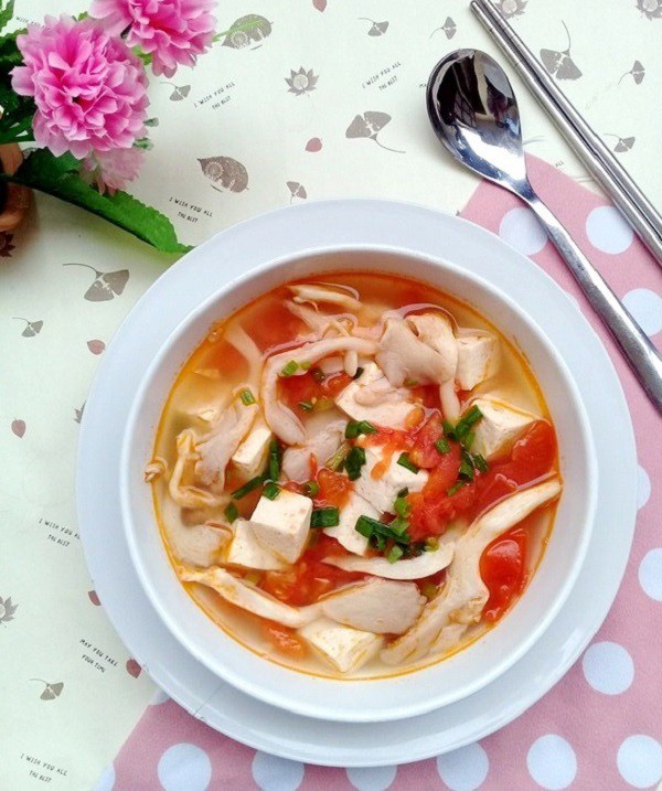 Bát canh nấm đậu hũ chay đơn giản